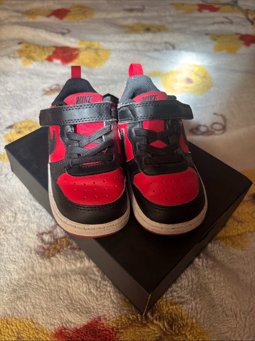 Nike Kids Red and Black Low-Top Sneakers with Hook-and-Loop Strap